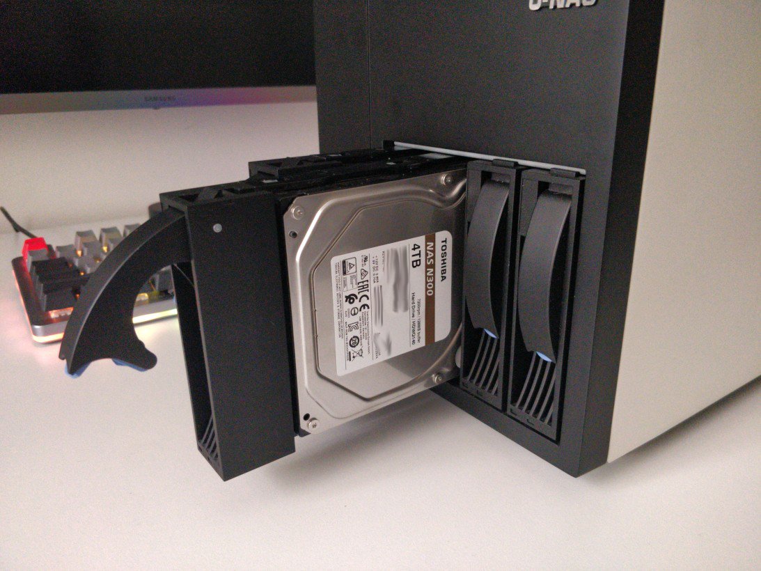 Hot swappable drive slot with a drive on it